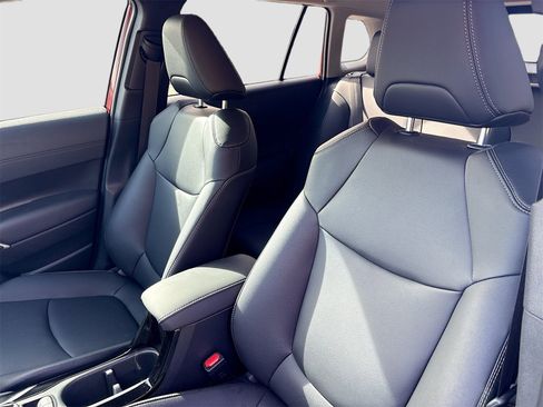 Used 2024 Toyota Corolla Cross XLE image 22