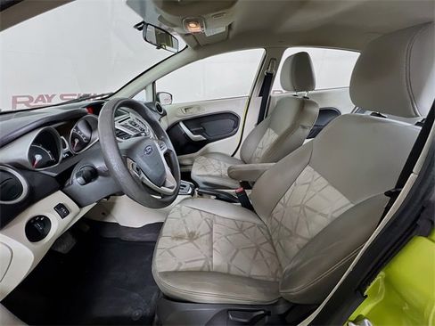 Used 2013 Ford Fiesta SE image 10