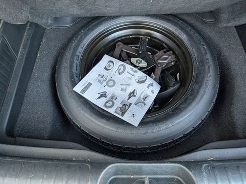 Used 2019 Jeep Cherokee Limited image 18