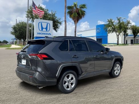 Used 2019 Toyota RAV4 XLE AWD/4WD image 5
