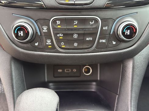 Used 2023 Chevrolet Equinox RS image 17