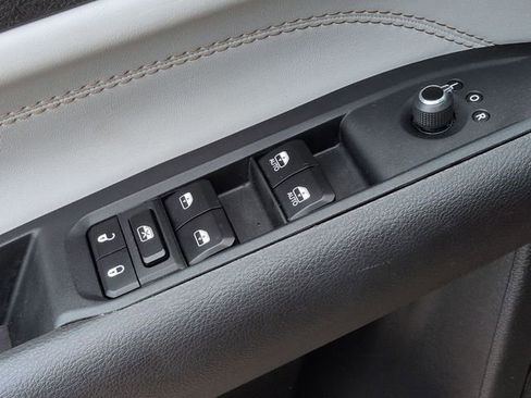 Used 2025 Jeep Compass Limited image 14