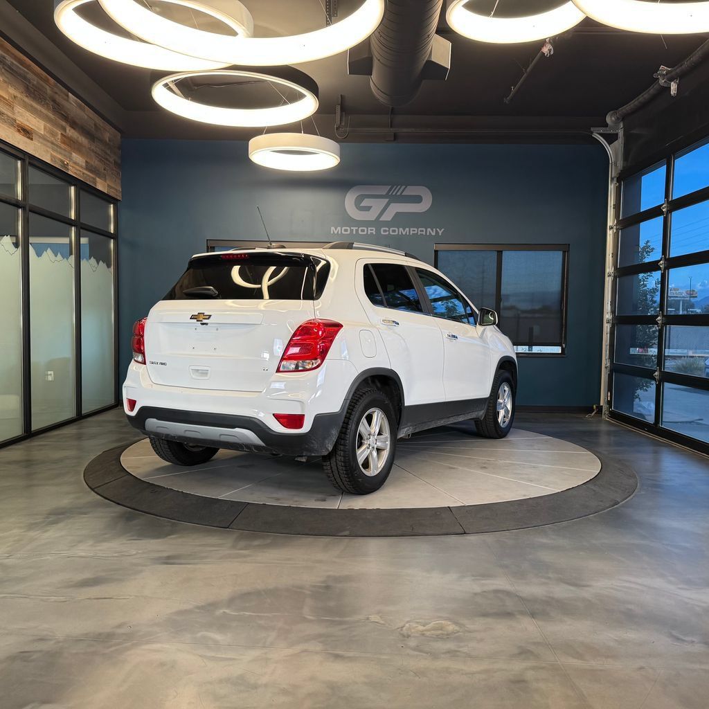 Used 2018 Chevrolet Trax LT w/ LT Convenience Package AWD/4WD image 3