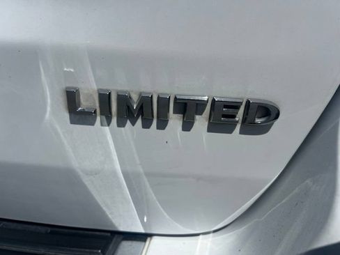Used 2019 Jeep Grand Cherokee Limited w/ Luxury Group II RWD image 8