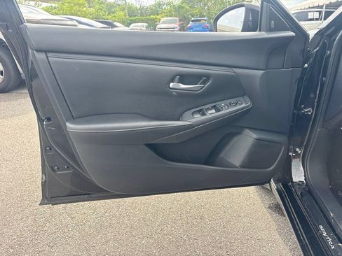Used 2025 Nissan Sentra SV FWD image 10