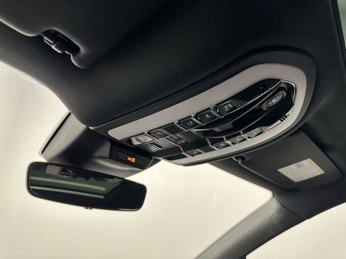 Certified 2026 Porsche Macan AWD/4WD image 32