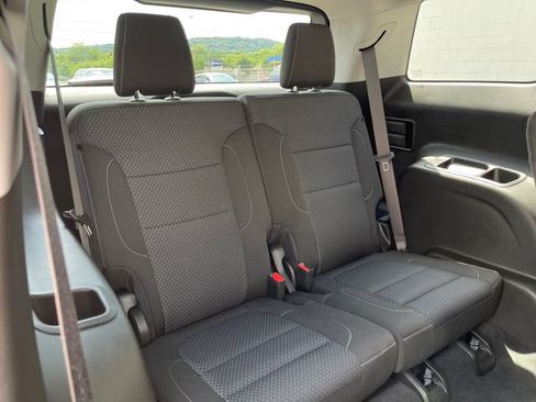 Used 2023 GMC Acadia SLE FWD image 32