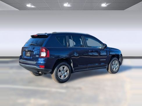 Used 2017 Jeep Compass Latitude image 9