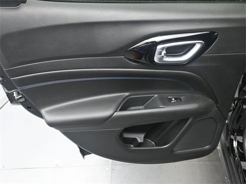 New 2026 Jeep Compass Latitude w/ Mopar Graphics Package image 14