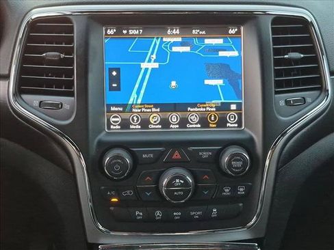 Used 2018 Jeep Grand Cherokee Altitude RWD image 13