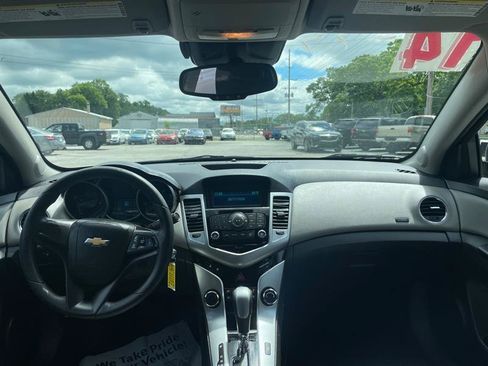 Used 2014 Chevrolet Cruze LS FWD image 9