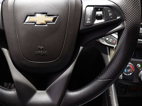Used 2021 Chevrolet Trax LT AWD/4WD image 52