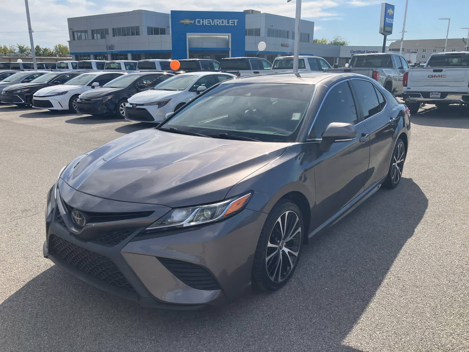Used 2020 Toyota Camry SE w/ Convenience Package FWD image 3