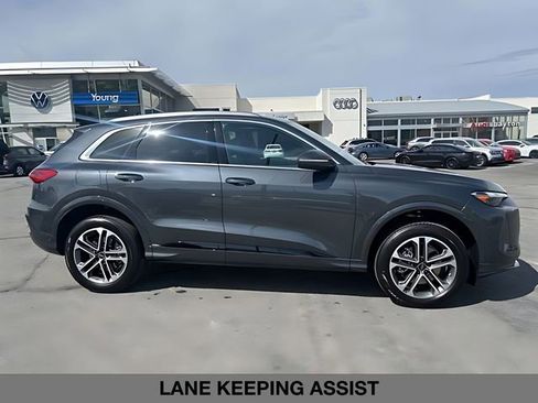 Certified 2025 Audi Q5 Premium w/ Convenience Package AWD/4WD image 2