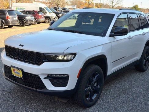 New 2025 Jeep Grand Cherokee Limited w/ Luxury Tech Group II image 4