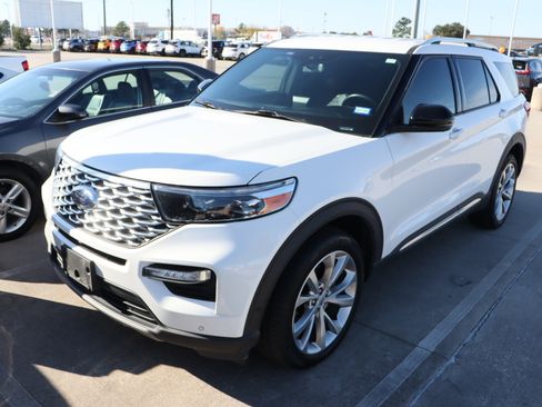 Used 2021 Ford Explorer Platinum w/ Equipment Group 601A image 4