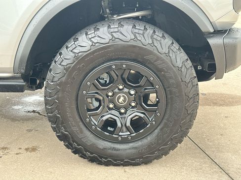 Used 2023 Ford Bronco Badlands image 10