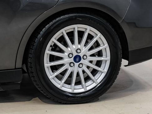 Used 2015 Ford C-MAX Energi SEL w/ Equipment Group 302A FWD image 55