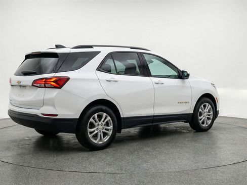 Used 2025 Chevrolet Equinox LT FWD image 9