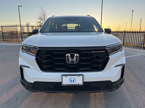 Used 2025 Honda Pilot Black Edition image 2