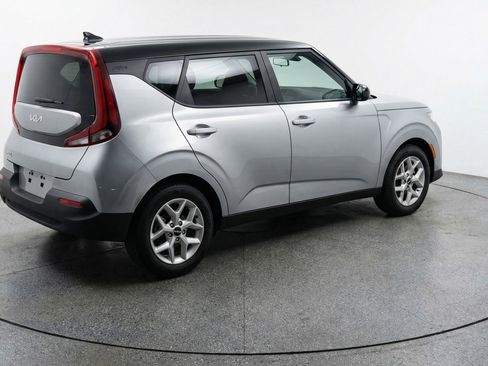 Used 2025 Kia Soul LX w/ LX Technology Package FWD image 9