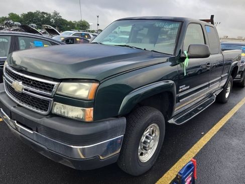 Used 2006 Chevrolet Silverado 2500 LT w/ Heavy-Duty Power Package AWD/4WD image 3