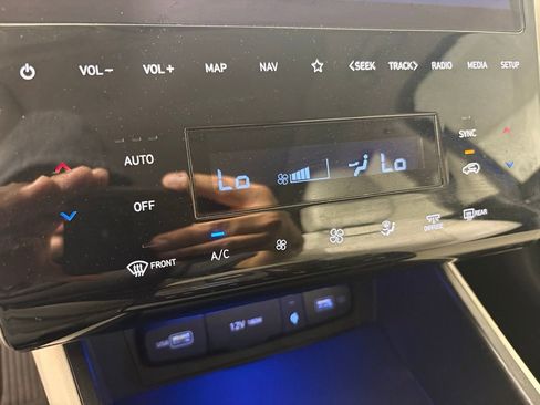 Used 2023 Hyundai Tucson Limited image 27