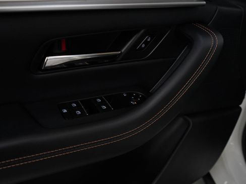 Used 2025 MAZDA CX-70 Plug-In Hybrid w/ Premium Pkg image 18