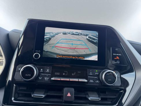 Used 2023 Toyota Highlander XLE image 15