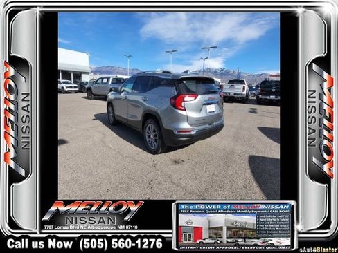 Used 2024 GMC Terrain SLT image 3