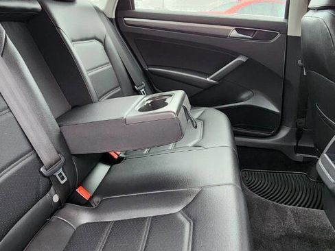 Used 2018 Volkswagen Passat 2.0T R-Line image 24