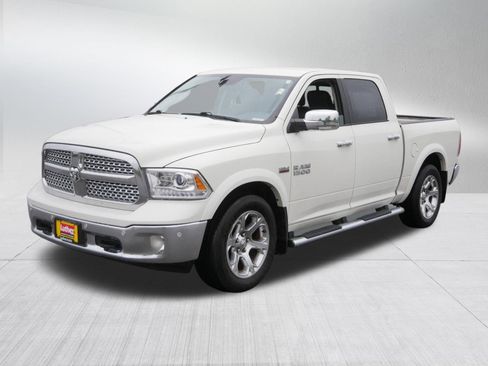 Used 2017 RAM 1500 Laramie w/ Convenience Group AWD/4WD image 3