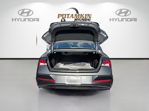 Certified 2025 Hyundai Elantra SEL image 24