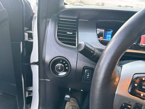 Used 2015 Ford Taurus SEL w/ Equipment Group 201A image 9