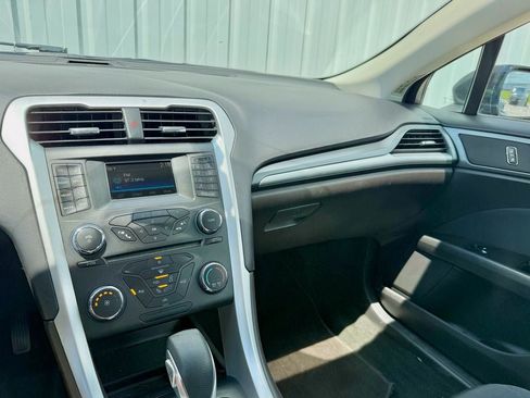 Used 2015 Ford Fusion SE FWD image 17