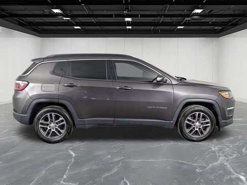 Used 2018 Jeep Compass Latitude w/ Popular Equipment Group FWD image 6