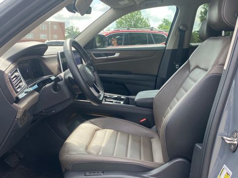 Certified 2025 Volkswagen Atlas SEL AWD/4WD image 10
