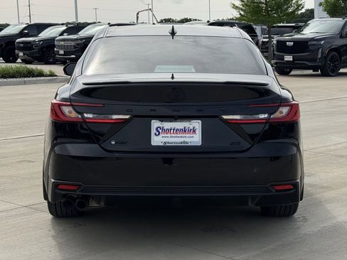 Used 2025 Toyota Camry SE FWD image 5