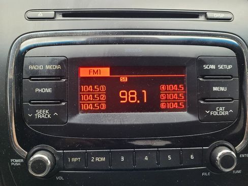 Used 2017 Kia Forte LX image 25