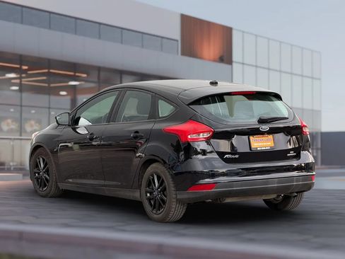 Used 2016 Ford Focus SE w/ SE Cold Weather Package FWD image 5