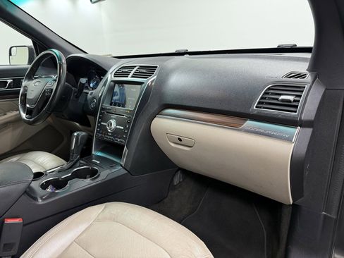 Used 2018 Ford Explorer Limited image 31