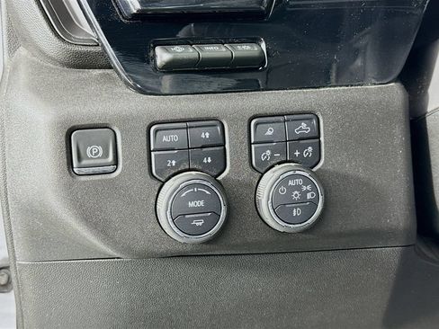 Used 2025 Chevrolet Silverado 2500 ZR2 w/ Technology Package AWD/4WD image 10