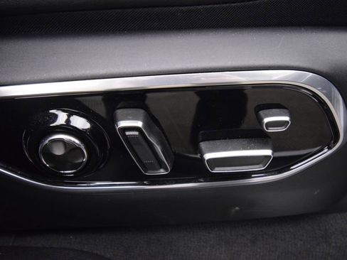 Used 2023 Jeep Grand Cherokee Overland w/ Luxury Tech Group IV AWD/4WD image 35