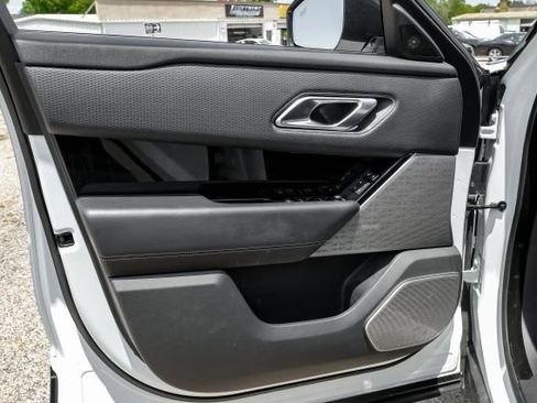 Used 2018 Land Rover Range Rover Velar R-Dynamic SE image 36