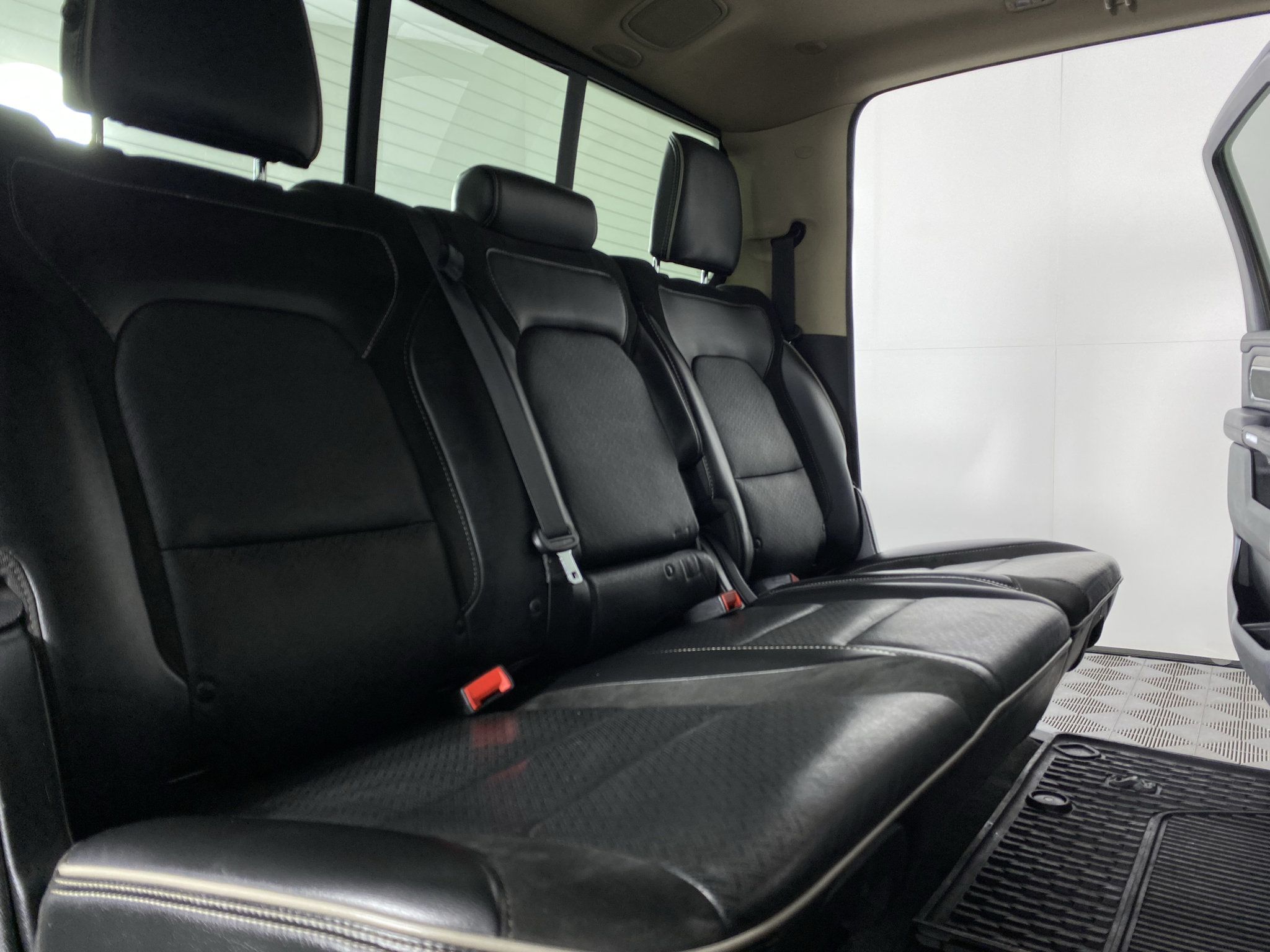 Used 2019 RAM 1500 Laramie AWD/4WD image 17