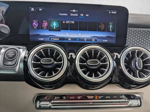 Used 2025 Mercedes-Benz GLB 250 4MATIC image 13