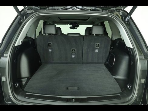 Used 2023 Jeep Grand Cherokee Limited image 16