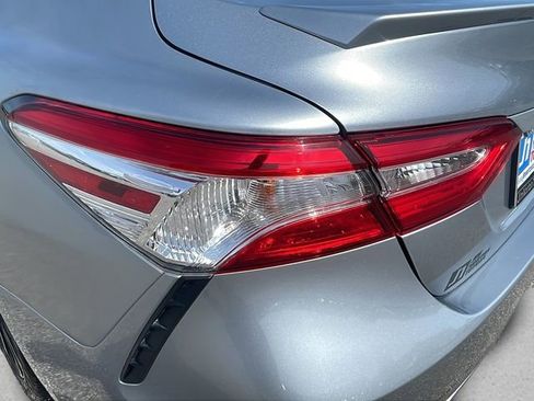 Used 2020 Toyota Camry SE image 29