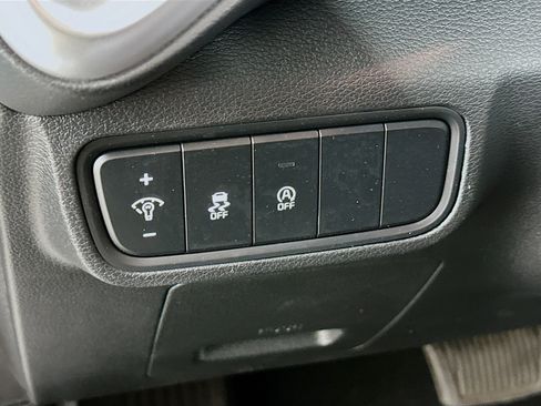 Used 2025 Kia Soul LX w/ LX Technology Package image 17