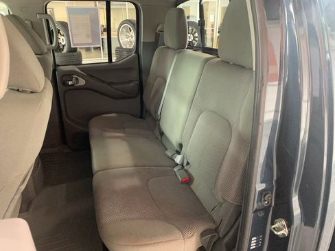 Used 2018 Nissan Frontier SV w/ Value Truck Package RWD image 11